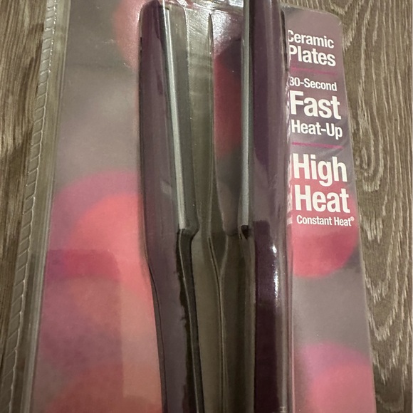 Brand New Revlon Hair Straightener 1 1/2 inch plates - Picture 3 of 4
